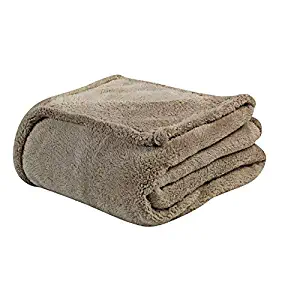 WarmZone Heat Reflective Blanket, Khaki (Throw) &ndash; Thermo-Conducive Coating Reflects Body Heat for Pleasant Warmth &ndash; Ultra-Soft Micro-Sherpa Fabric &ndash; 100% Safe, No Cords or Plugs &ndash; Machine Washable